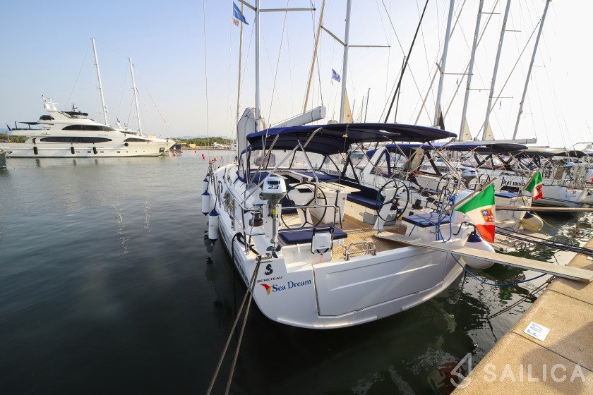 Oceanis 51.1 - Yacht Charter Sailica