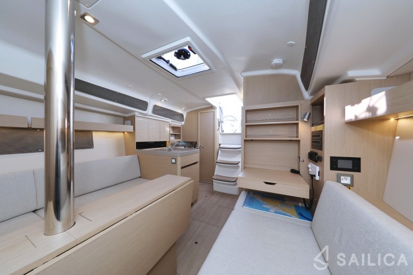 Oceanis 34.1 - Yacht Charter Sailica