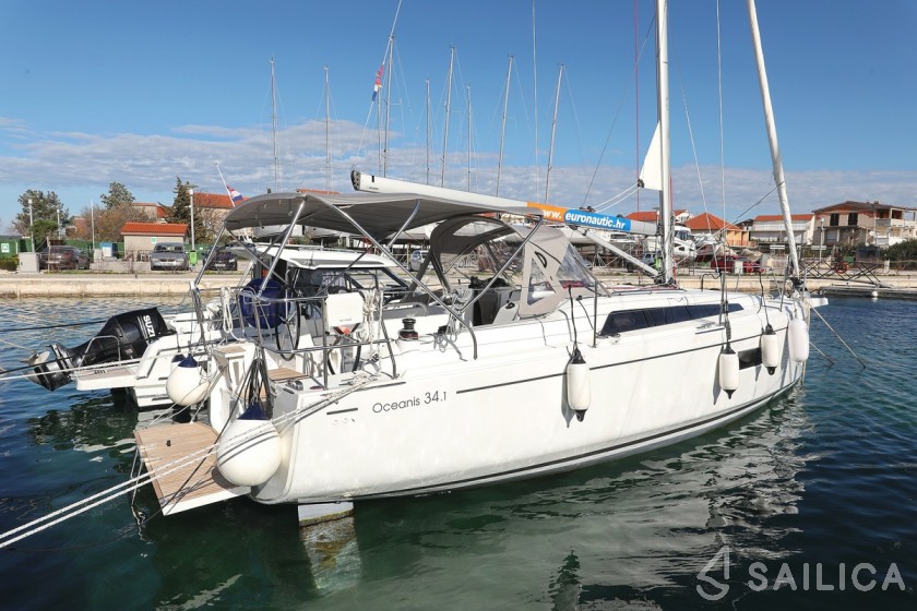 Oceanis 34.1 - Yacht Charter Sailica