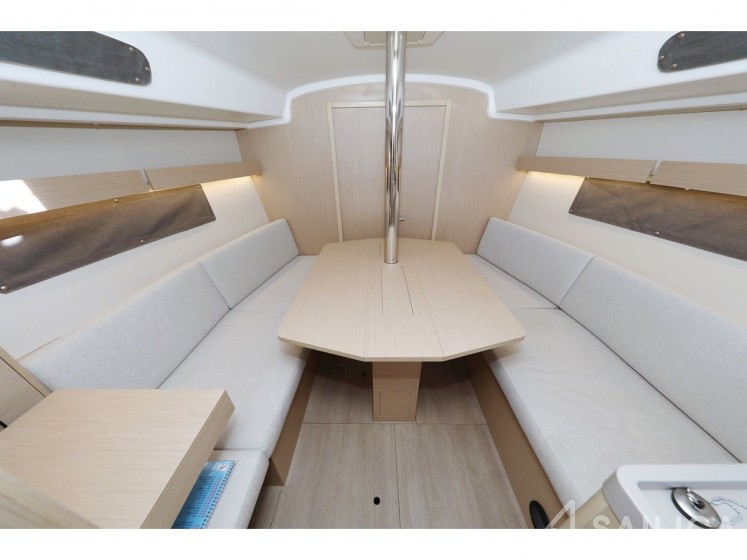 Oceanis 34.1 - Yacht Charter Sailica