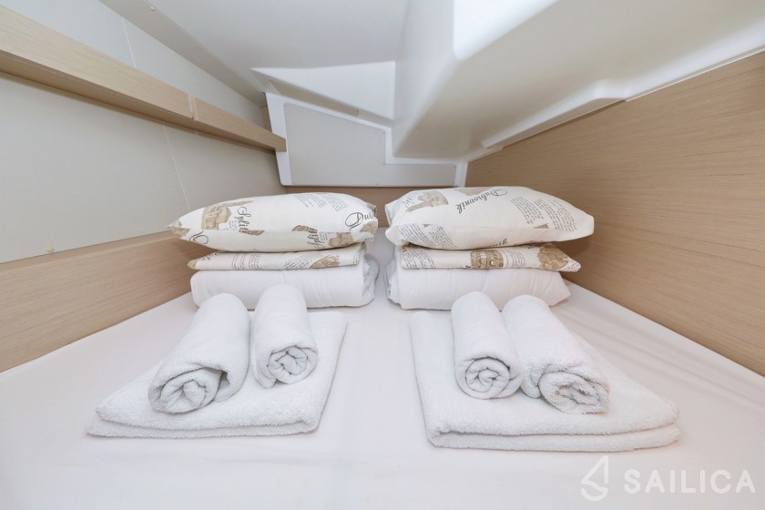 Oceanis 34.1 - Yacht Charter Sailica