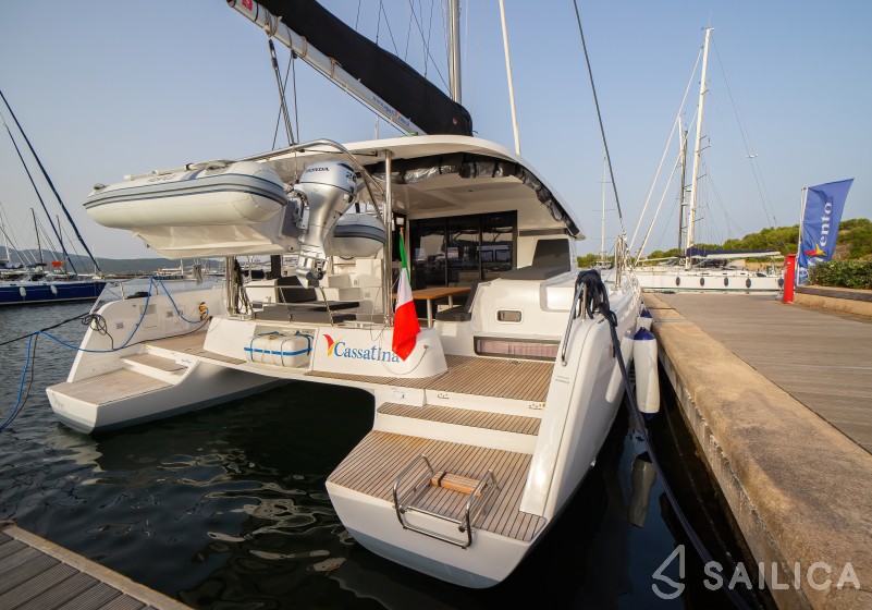 Lagoon 42 - Yacht Charter Sailica