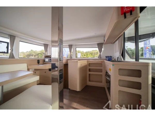 Lagoon 42 - Yacht Charter Sailica