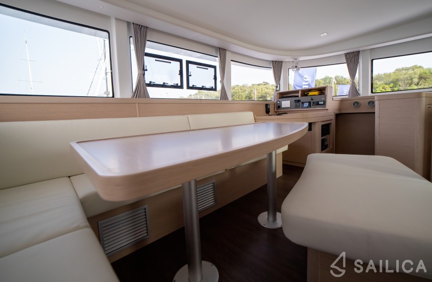 Lagoon 42 - Yacht Charter Sailica