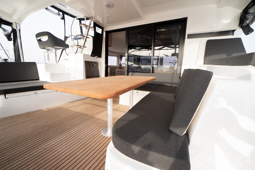 Lagoon 42 - Yacht Charter Sailica