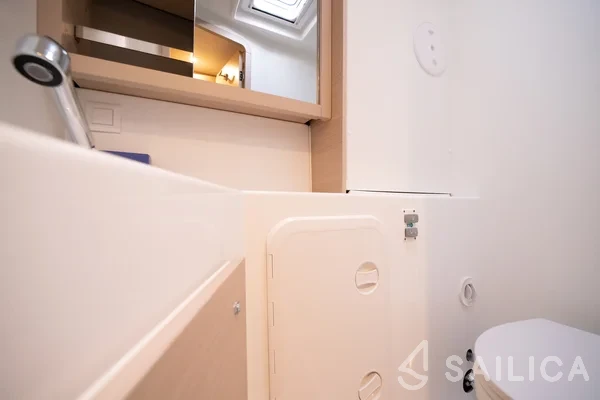 Lagoon 42 - Yacht Charter Sailica