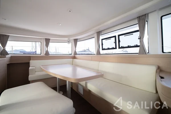 Lagoon 42 - Yacht Charter Sailica