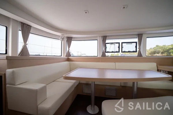 Lagoon 42 - Yacht Charter Sailica
