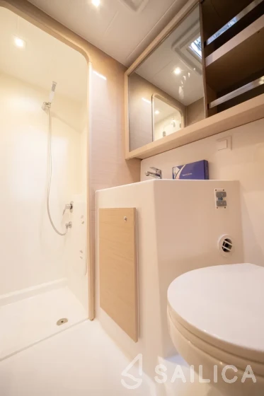 Lagoon 42 - Yacht Charter Sailica