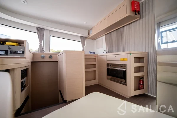 Lagoon 42 - Yacht Charter Sailica