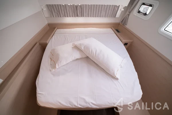 Lagoon 42 - Yacht Charter Sailica