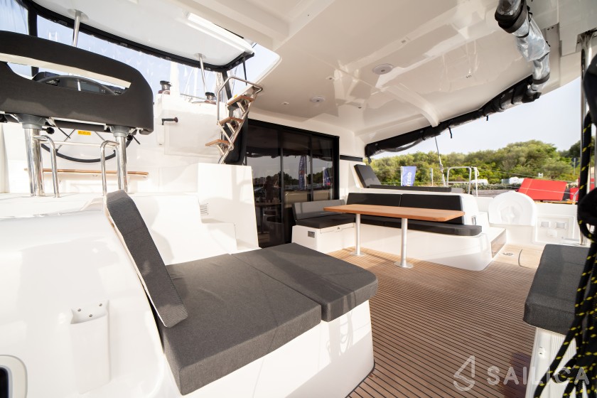 Lagoon 42 - Yacht Charter Sailica