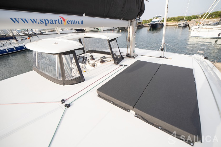 Lagoon 42 - Yacht Charter Sailica