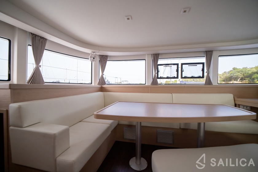 Lagoon 42 - Yacht Charter Sailica