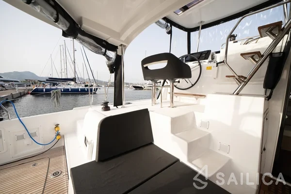 Lagoon 42 - Yacht Charter Sailica