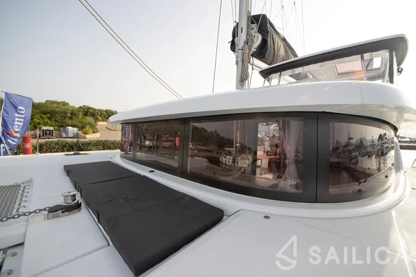 Lagoon 42 - Yacht Charter Sailica