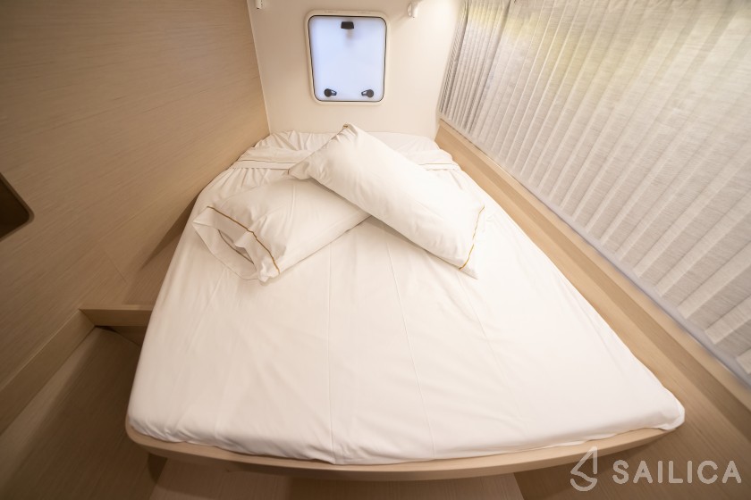 Lagoon 42 - Yacht Charter Sailica