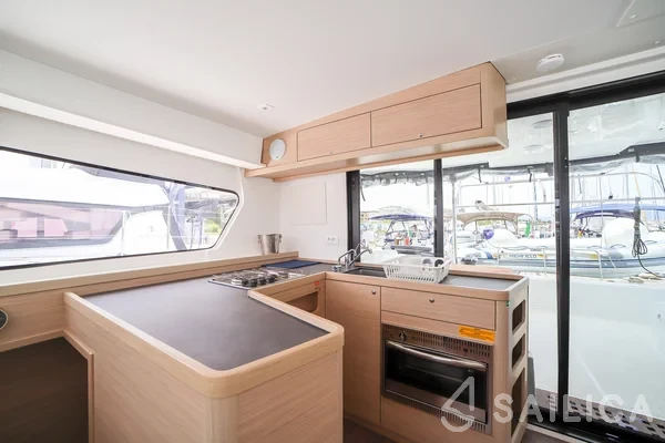 Lagoon 42 - Yacht Charter Sailica