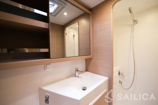 Lagoon 42 - Yacht Charter Sailica