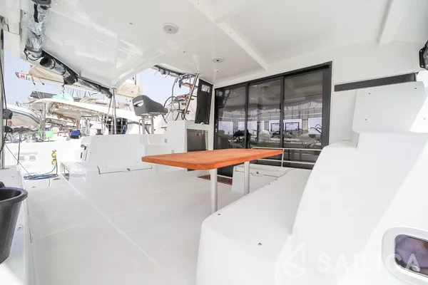 Lagoon 42 - Yacht Charter Sailica