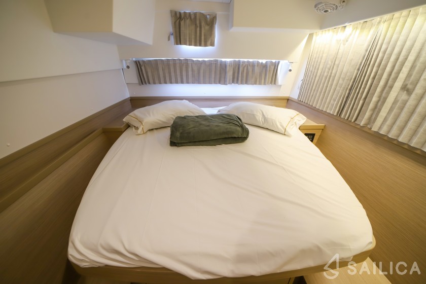 Lagoon 42 - Yacht Charter Sailica