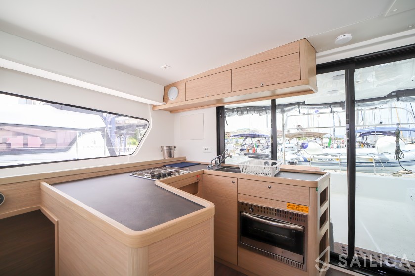 Lagoon 42 - Yacht Charter Sailica