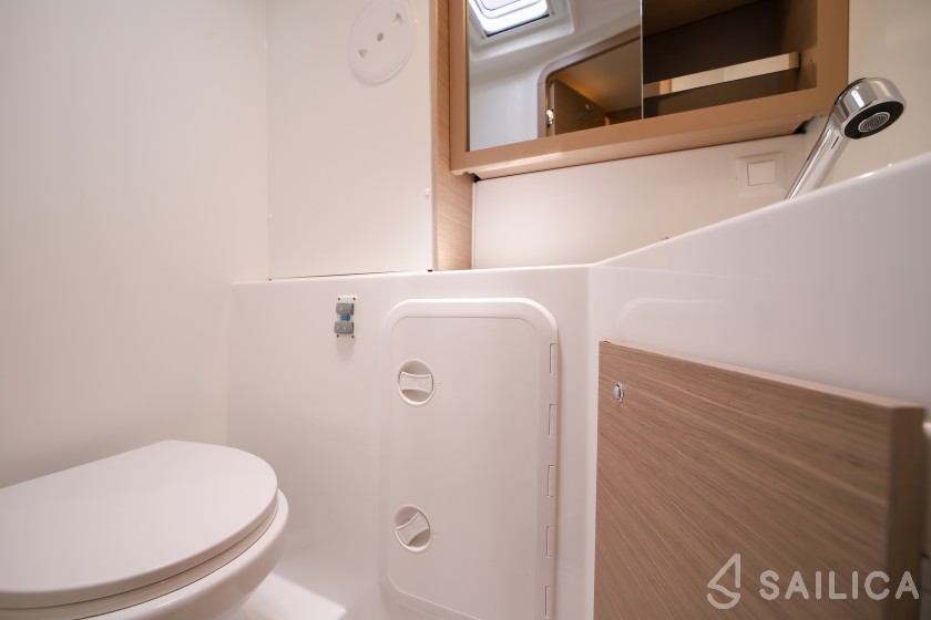 Lagoon 42 - Yacht Charter Sailica