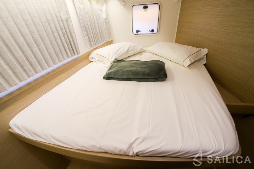 Lagoon 42 - Yacht Charter Sailica