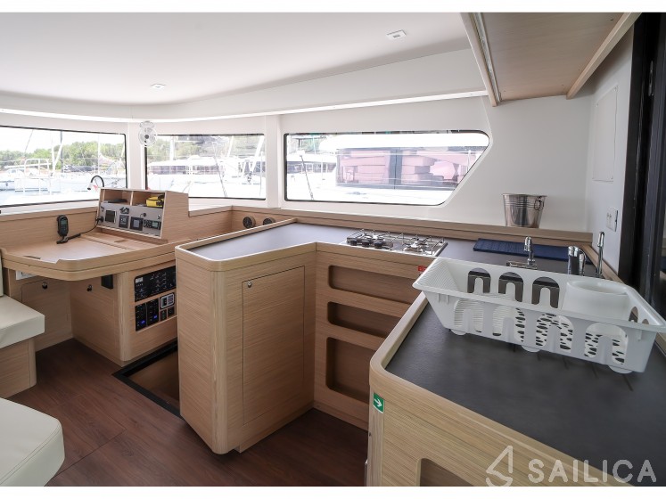 Lagoon 42 - Yacht Charter Sailica