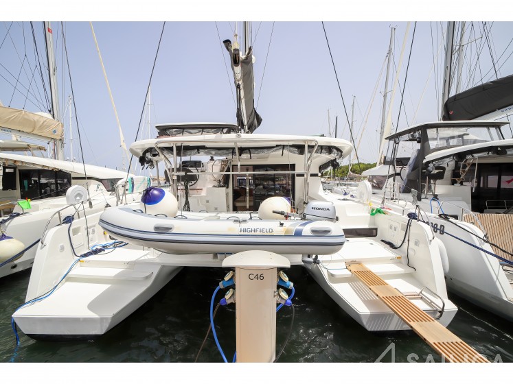 Lagoon 42 - Yacht Charter Sailica