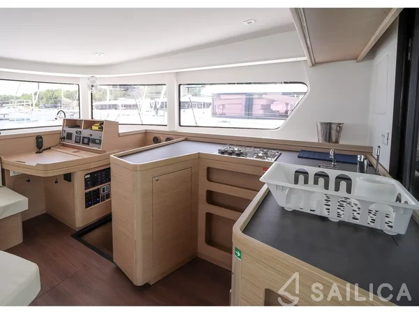 Lagoon 42 - Yacht Charter Sailica
