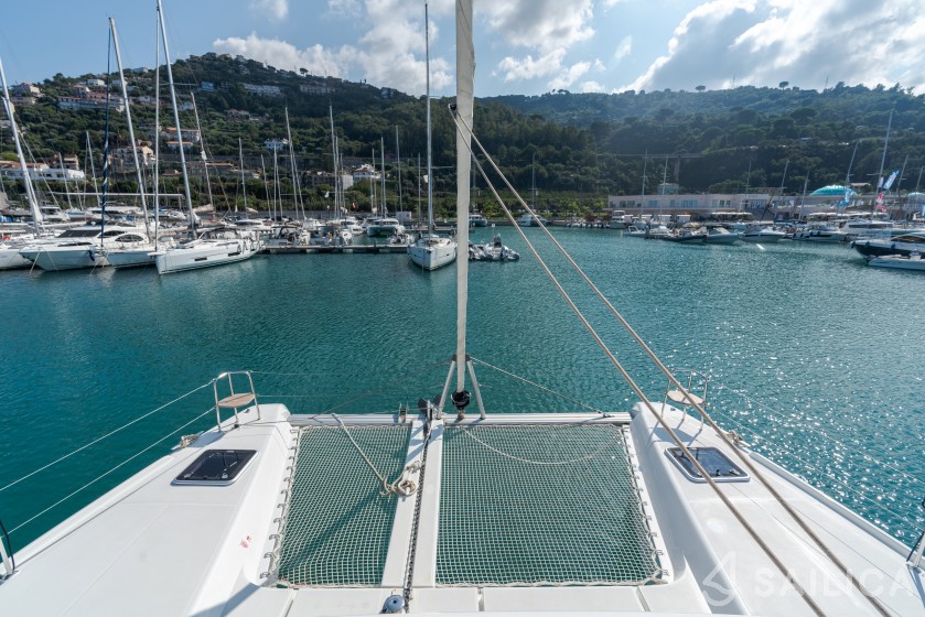 Lagoon 42 - Yacht Charter Sailica
