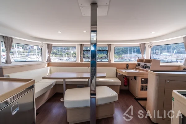 Lagoon 42 - Yacht Charter Sailica