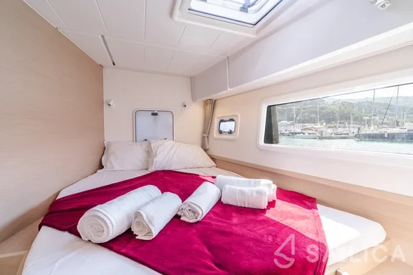 Lagoon 42 - Yacht Charter Sailica
