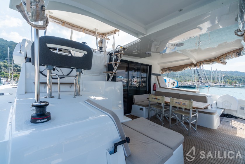 Lagoon 42 - Yacht Charter Sailica