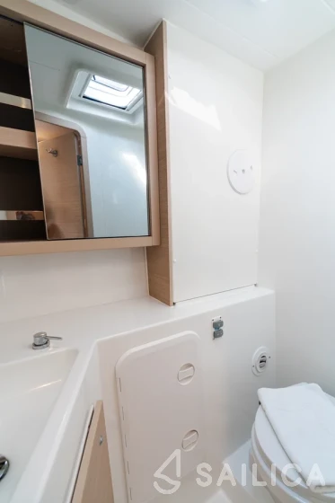 Lagoon 42 - Yacht Charter Sailica