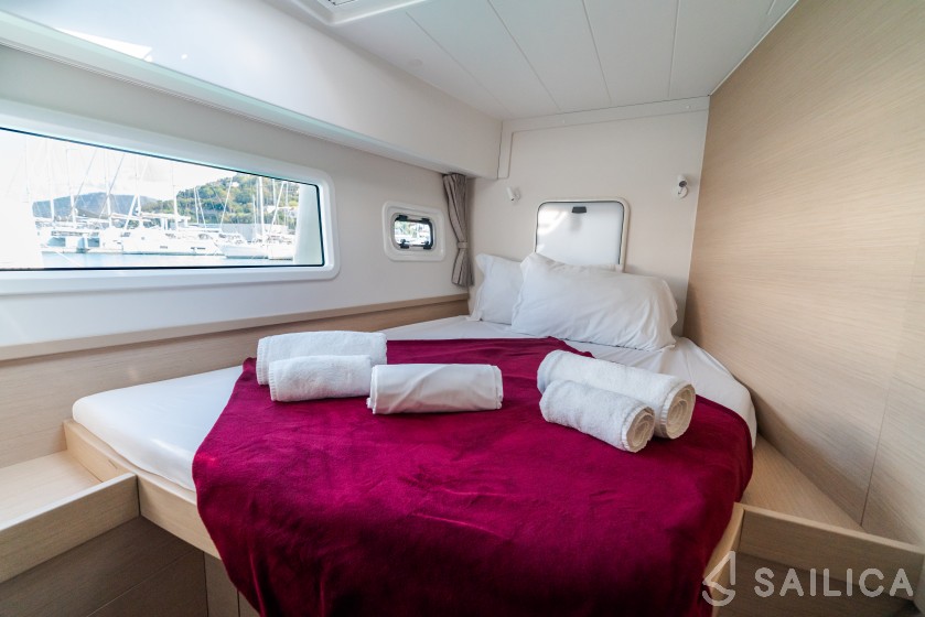 Lagoon 42 - Yacht Charter Sailica