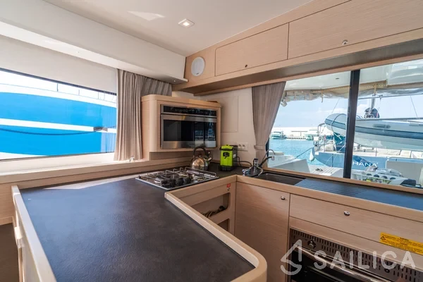 Lagoon 42 - Yacht Charter Sailica