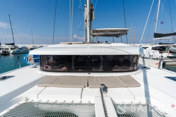 Lagoon 42 - Yacht Charter Sailica