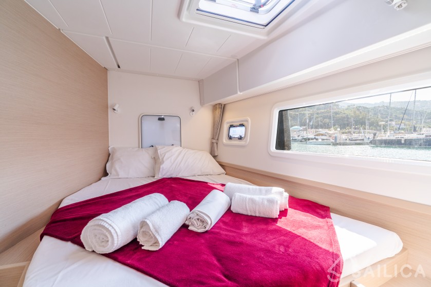 Lagoon 42 - Yacht Charter Sailica