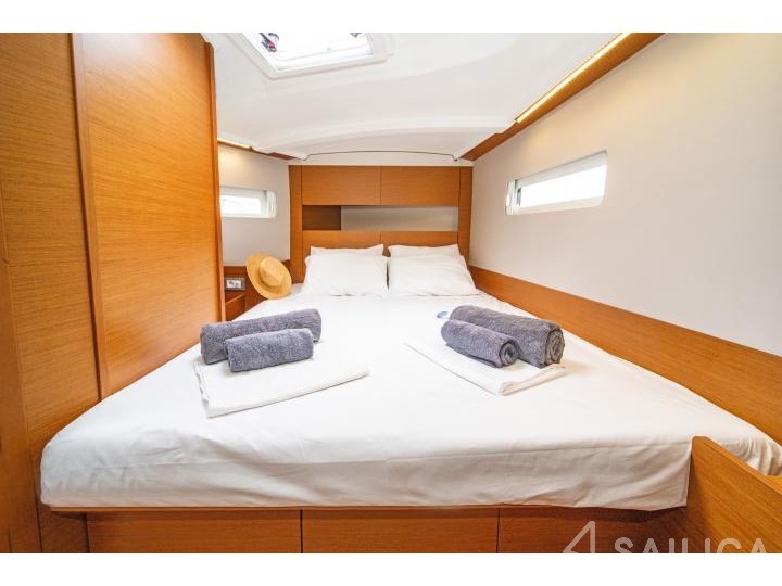 Sun Odyssey 410 - Yacht Charter Sailica