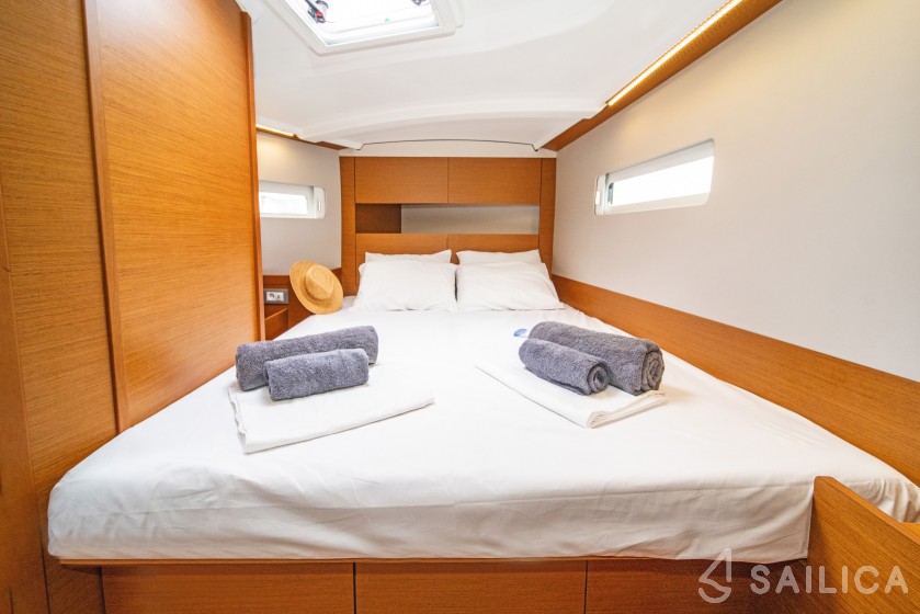 Sun Odyssey 410 - Yacht Charter Sailica