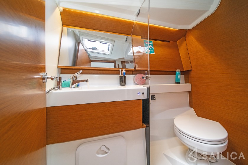 Sun Odyssey 410 - Yacht Charter Sailica