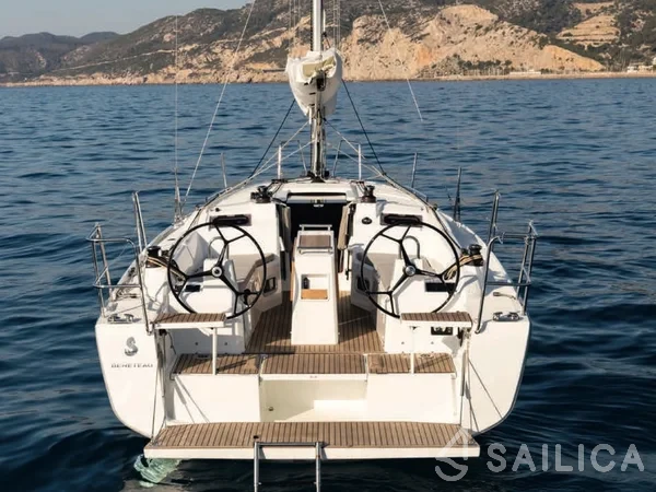 Oceanis 34.1 - Yacht Charter Sailica