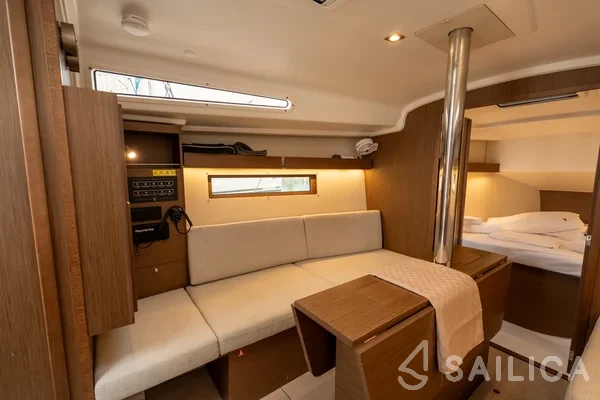 Oceanis 34.1 - Yacht Charter Sailica