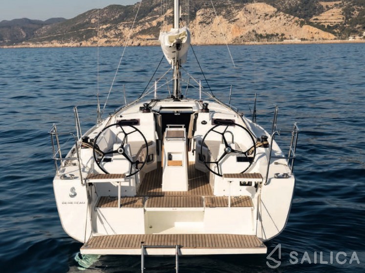 Oceanis 34.1 - Yacht Charter Sailica