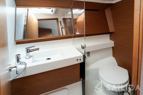 Sun Odyssey 410 - Yacht Charter Sailica