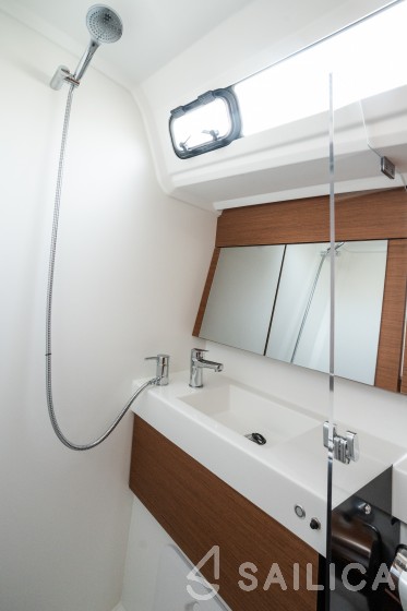 Sun Odyssey 410 - Yacht Charter Sailica