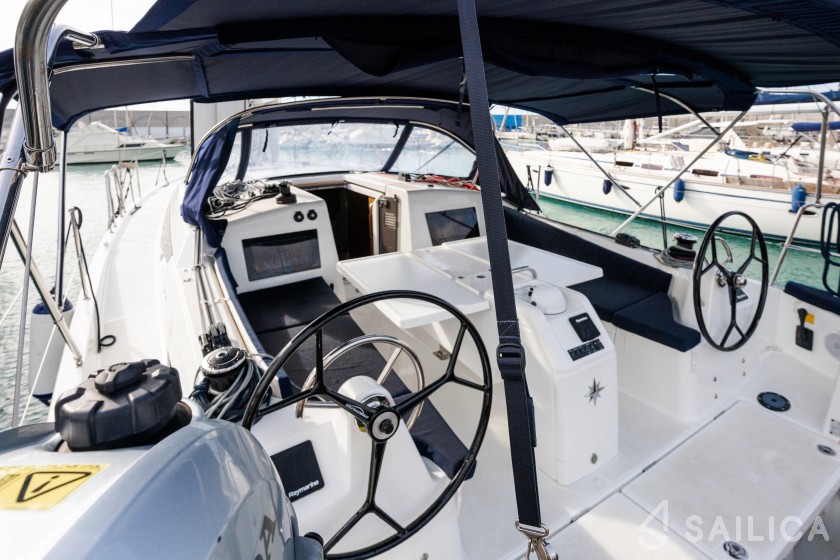 Sun Odyssey 410 - Yacht Charter Sailica