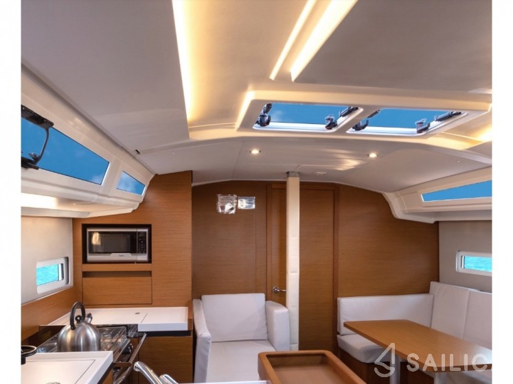 Sun Odyssey 410 - Yacht Charter Sailica